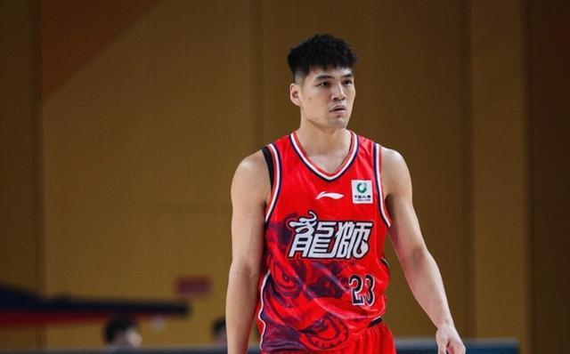 华体会正版下载-回避老东家，媒体人：陈国豪交易中有条款，对北控只能打一节