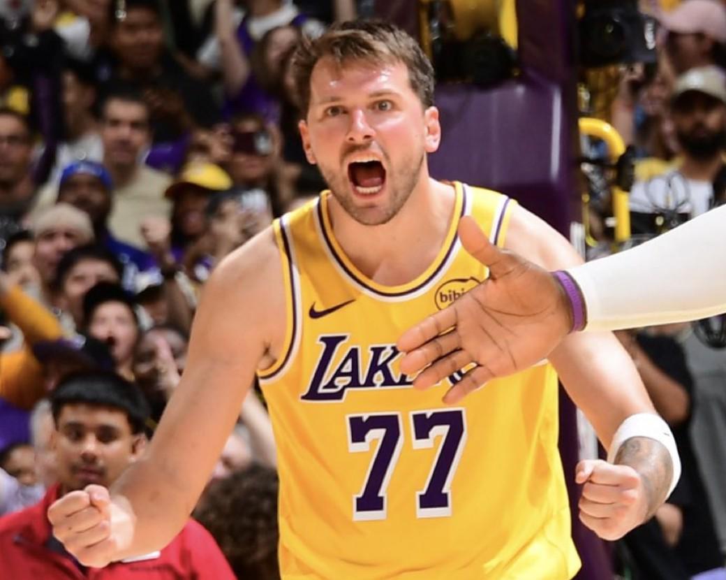 华体会官网-东契奇谈绝杀：看到包夹我选择了撤步，我对自己的投篮有信心